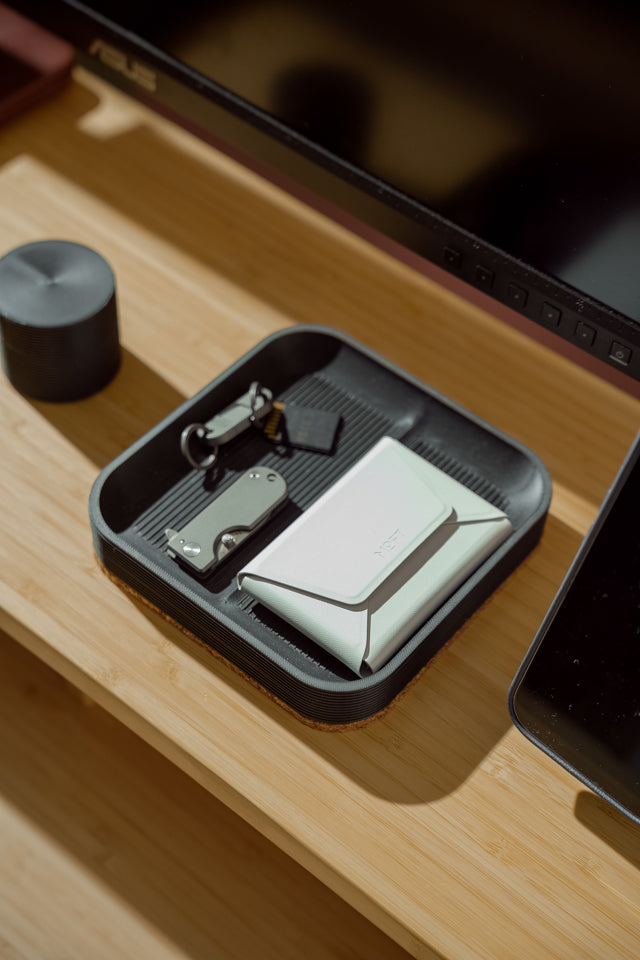 GRID — DESK TRAY (18×18 cm)