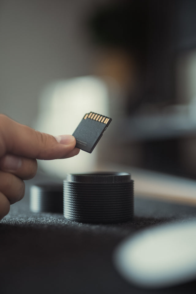 VAULT — SD CARD CASE